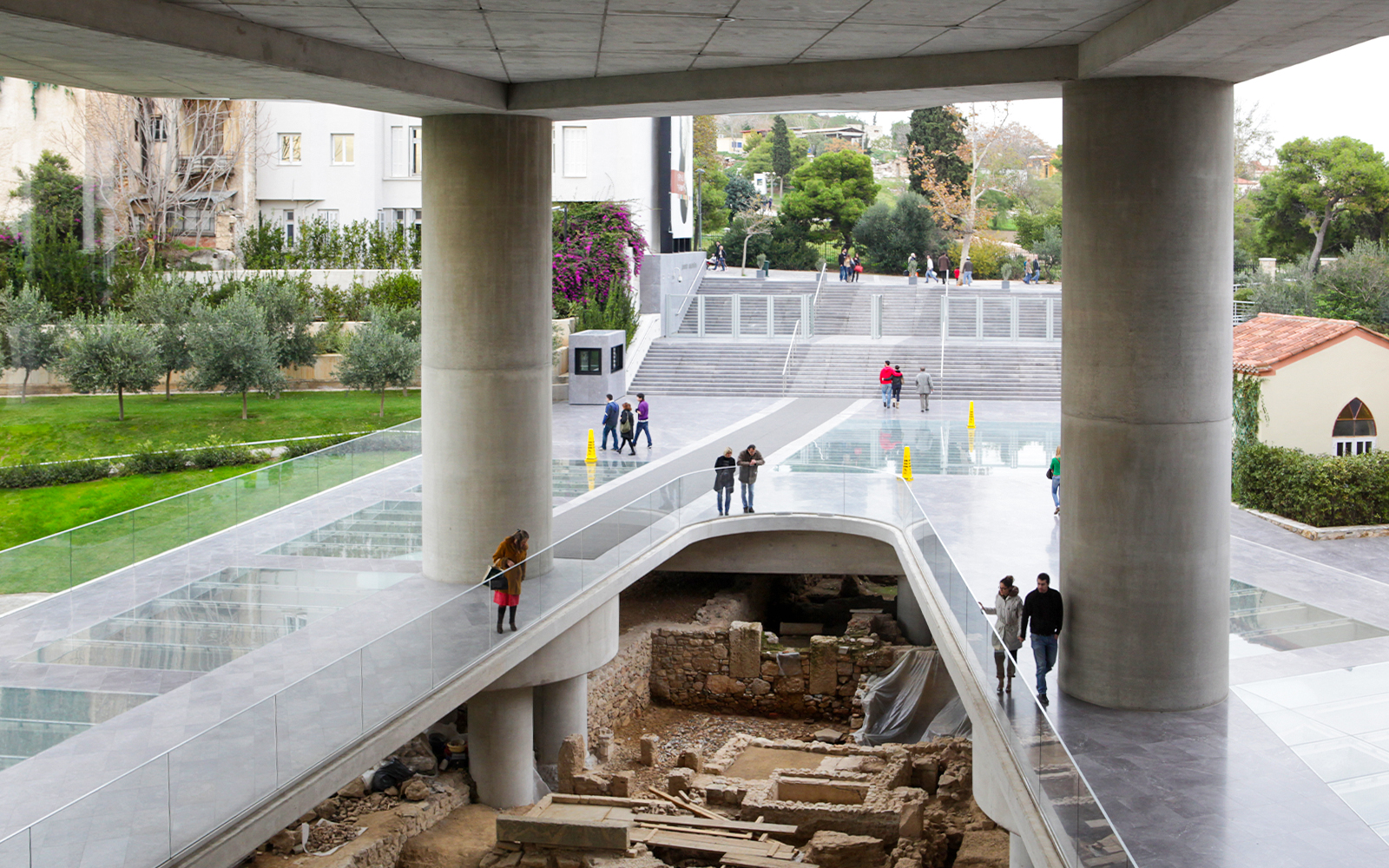 洋書 THE ACROPOLIS AND ITS MUSEUM The Acropolis and its Museum by George Dontas | Goodreads